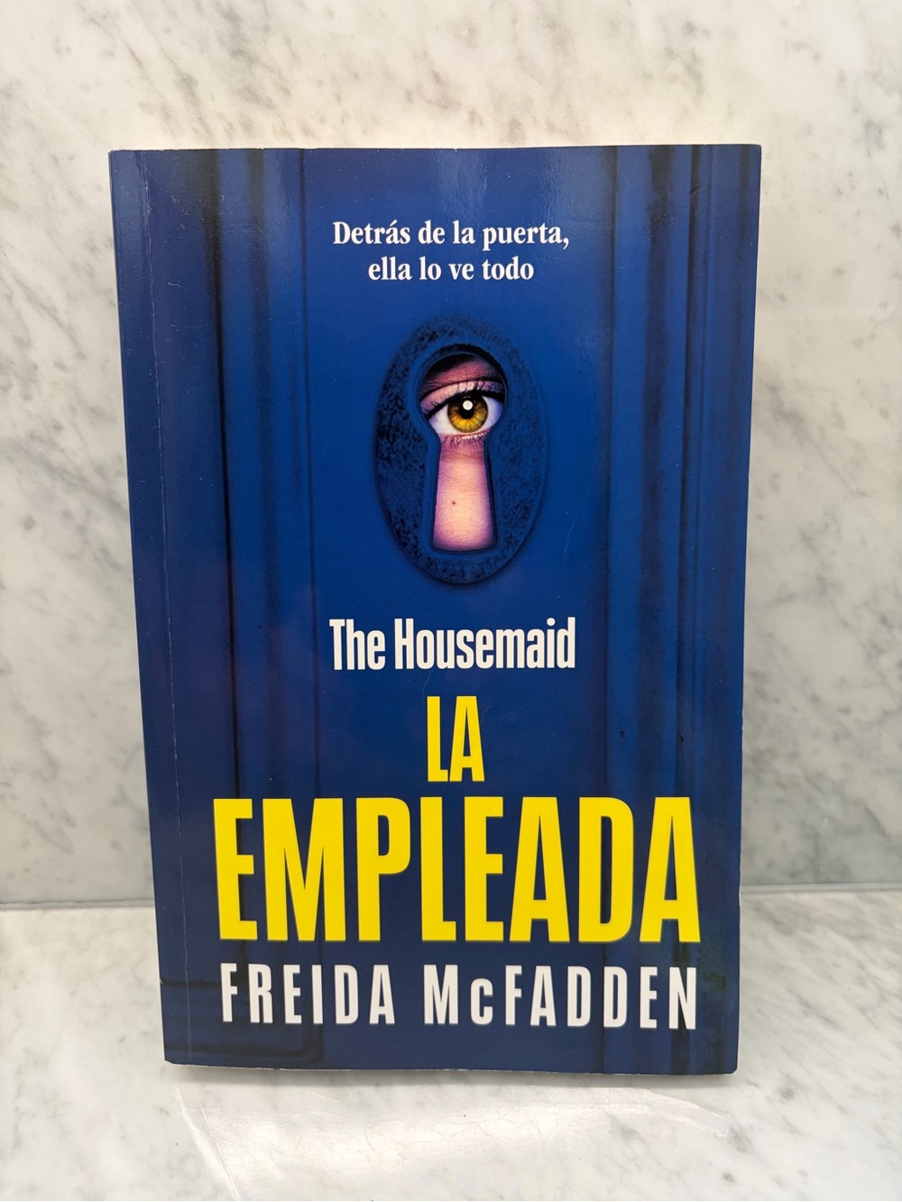 La Empleada (The Housemaid) by Freida McFadden – Spanish Edition Paperback
